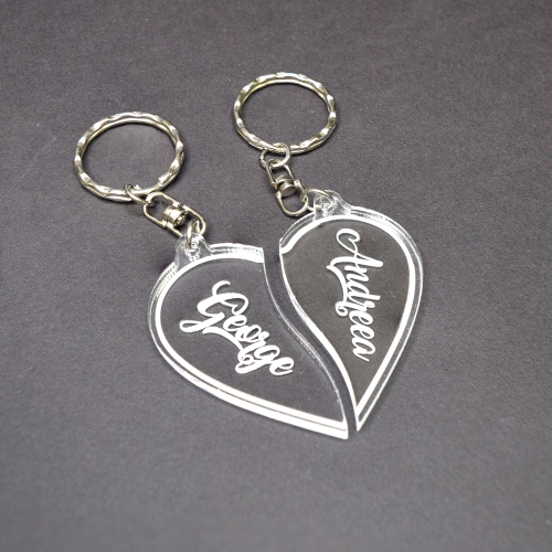 Set 2 x Brelocuri Personalizate Cu Nume - Model Inimioară Transparent