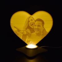 Lampă Luna 3D Personalizată - Inimioară Cu Două Poze Lampă Luna 3D Personalizată - Inimioară Cu Două Poze